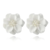 boucles d'oreilles petites fleurs blanches originales