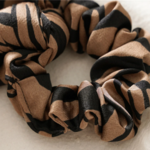 chouchou foulard foulchie imprimé léopard accessoire cheveux tendance en ligne