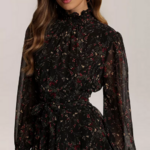 robe courte noire imprimée tendance florale