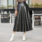 jupe longue plissée noire en cuir pu