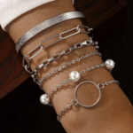multi bracelets argentés fantaisie perles blanches