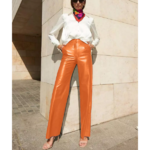 pantalon en cuir orange évasé taille haute