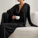pyjama noir en satin femme élégant