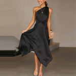 robe longue plissée asymétrique satin noir femme