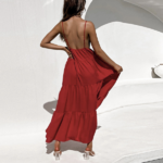 robe rouge longue cocktail chic femme à dos nu