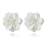 boucles doreilles petites fleurs blanches originales