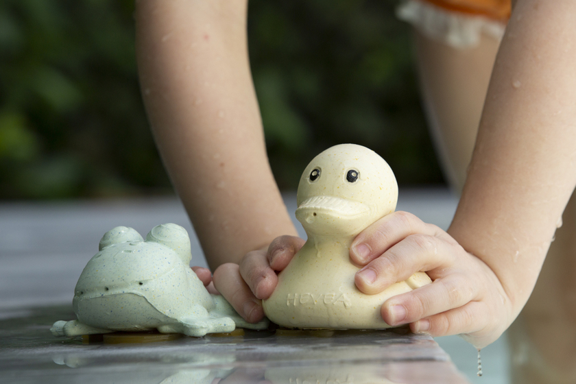 canard-et-grenouille-hevea-planet-en-caoutchouc-naturel-recycle