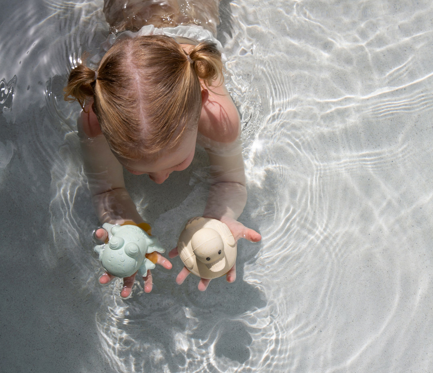 jouet-de-bain-hevea-en-caoutchouc-naturel-recycle-canard-et-grenouille-de-bain