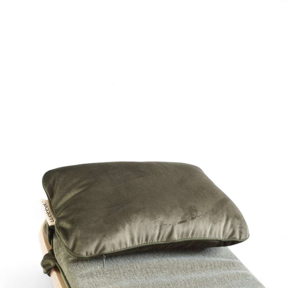 Oreiller Wobbel Original Aventurine installé sur le matelas assorti