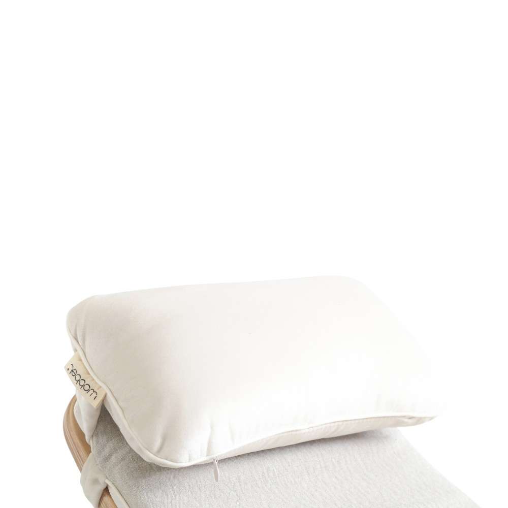 Oreiller Wobbel Original Quartz posé sur le matelas assorti