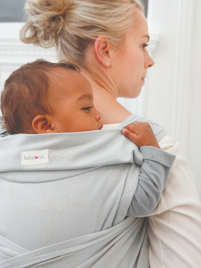 bebe-porte-en-bb-tai-colibri-babylonia-position-physiologique-et-portage-dos-confortable