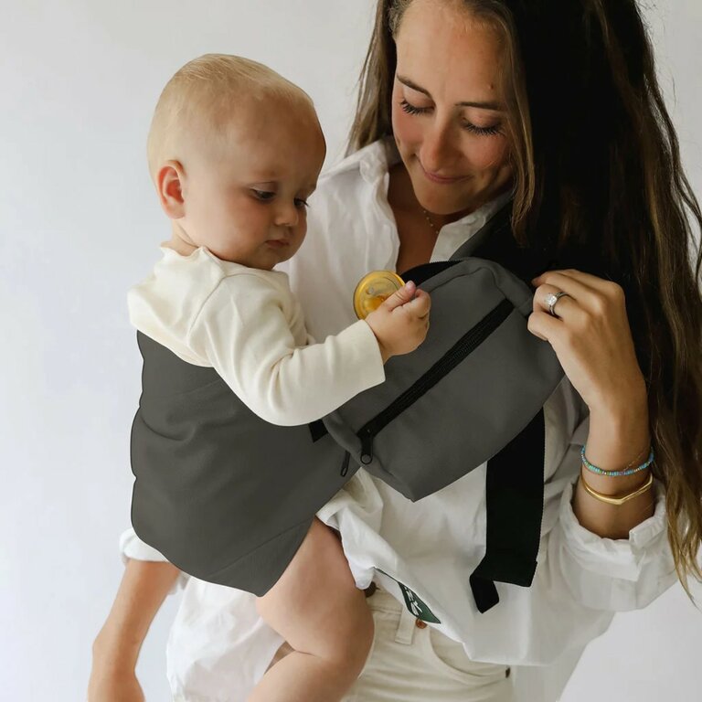 reglage-de-la-boucle-de-securite-du-porte-bebe-boba-buddy-gris