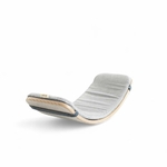 Matelas Wobbel Deck Original Aquamarine posé sur une planche Wobbel