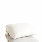 Oreiller Wobbel Original Quartz posé sur le matelas assorti
