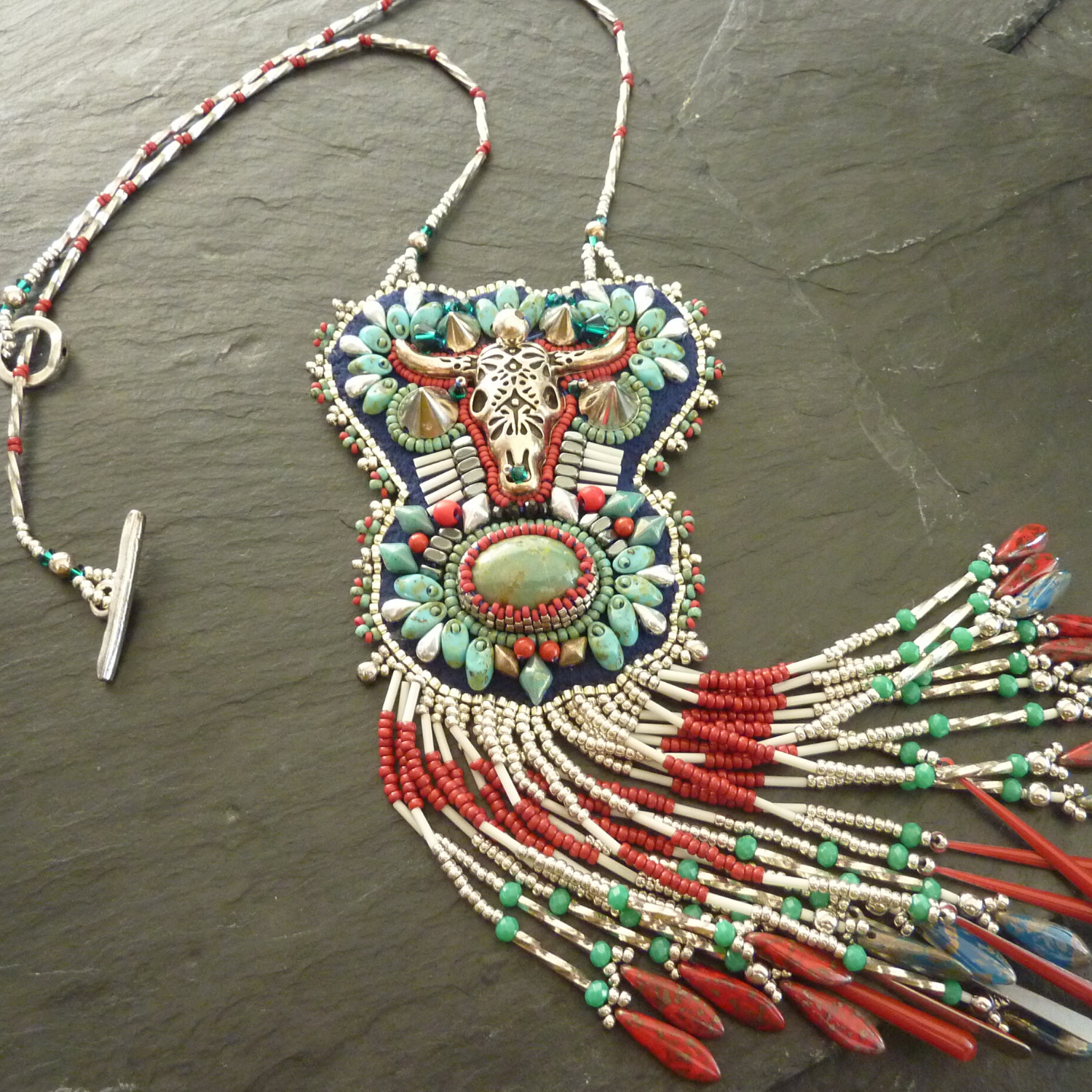 Long collier amulette ethnique