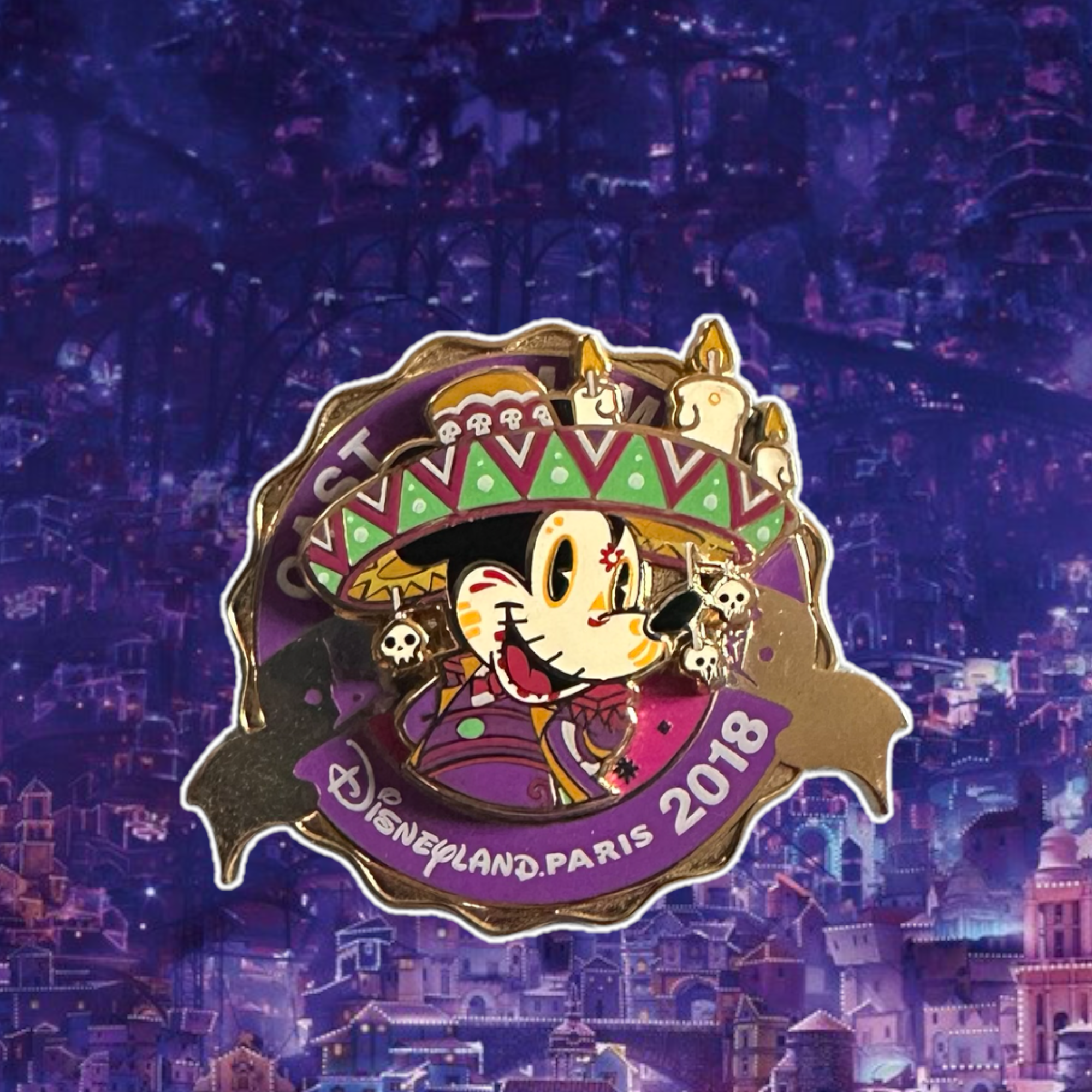 Disney - Mickey Mouse : Pin's Coco &quot;Cast member&quot;  le palais des goodies