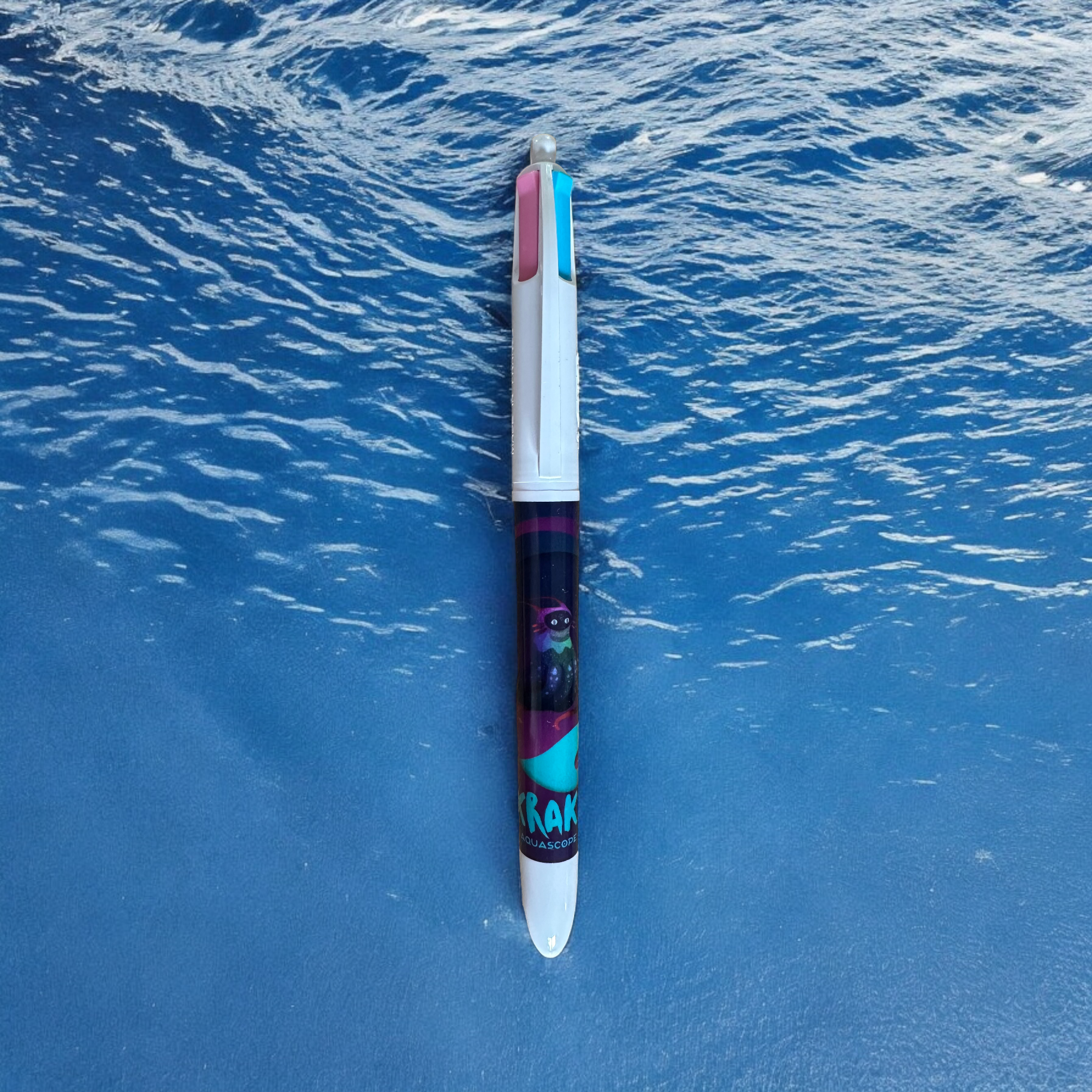 Futuroscope - Aquascope : Stylo BIC 4 couleurs "Kraki" stylo - crayon - parc aquatique - parc a thème - le palais des goodies