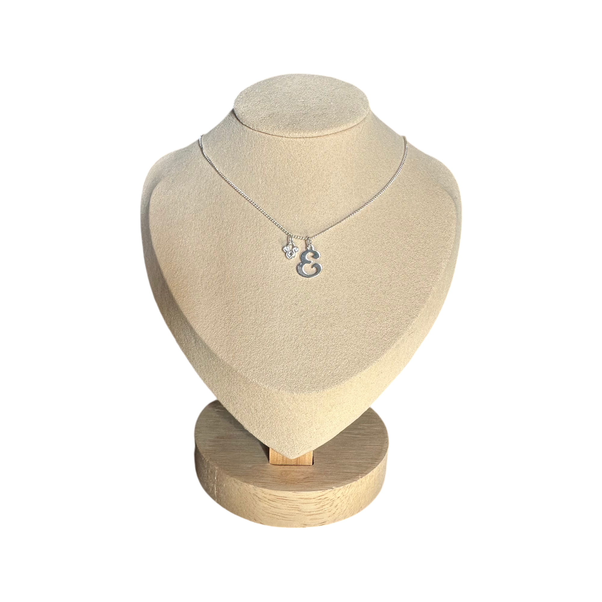 Disney - Mickey Mouse : Collier lettre "E" - jewerly - Disneyland Paris - bijoux fantasie - bijou - collier - bague - mickey mouse - le palais des goodies