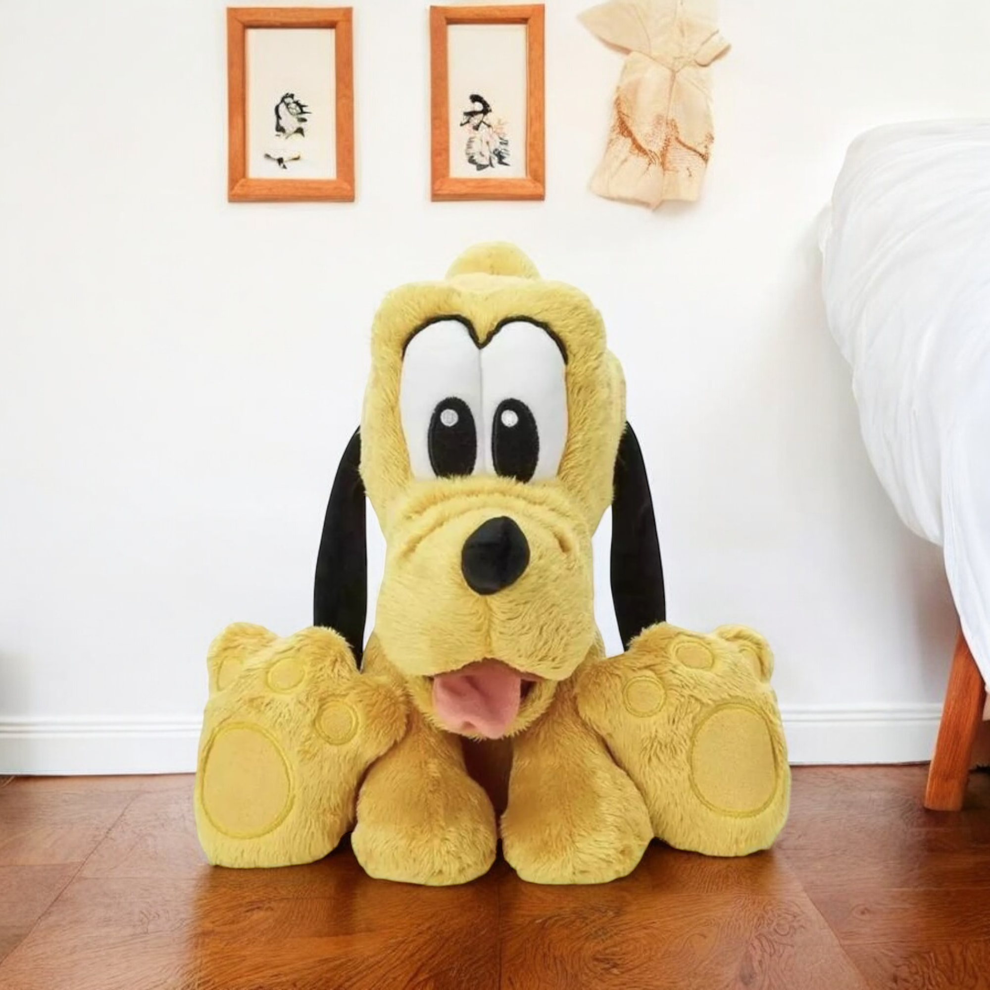 Disney Mickey et ses amis Peluche Pluto Big Feet