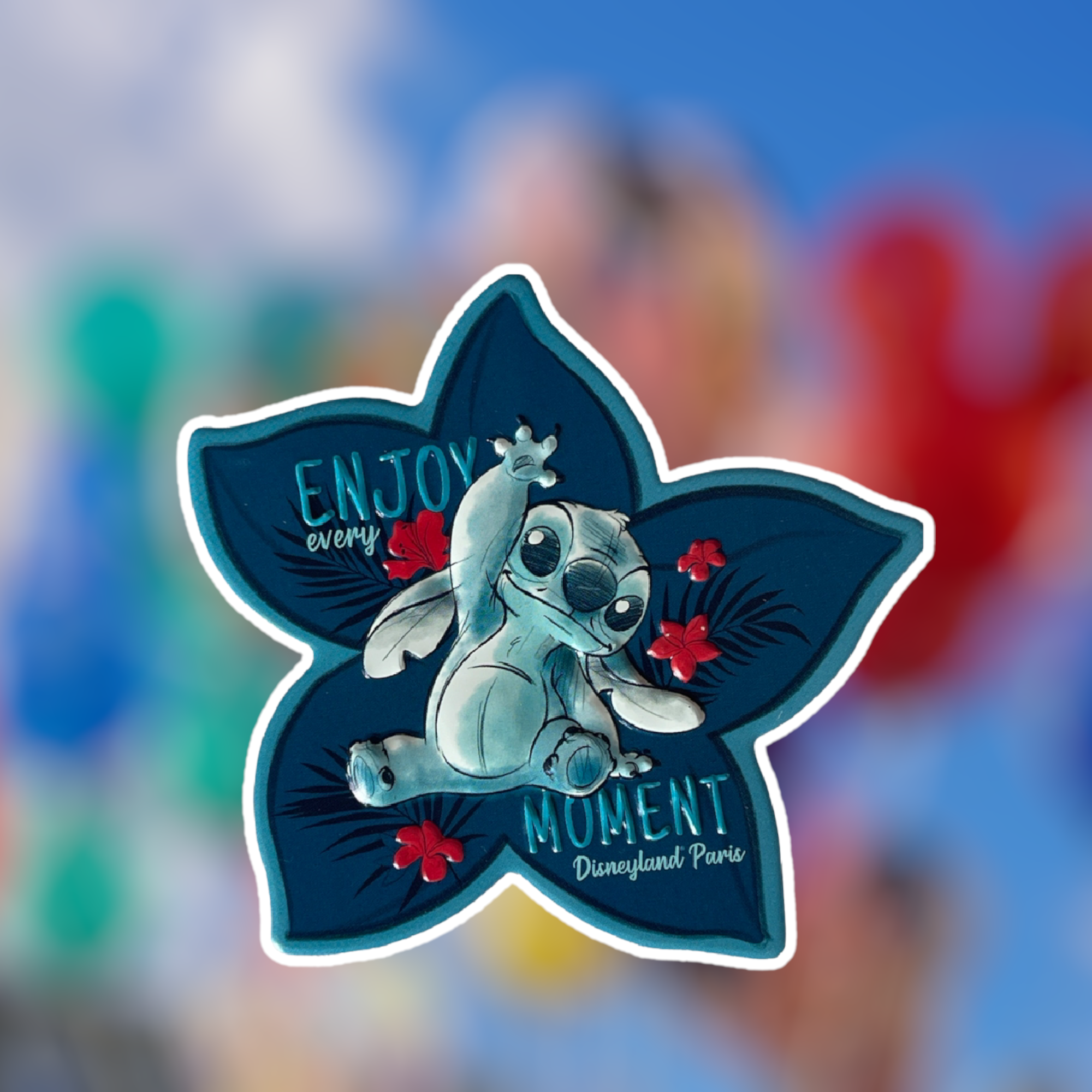 Stitch fête la Saint-Valentin sur un nouveau magnet Disneyland