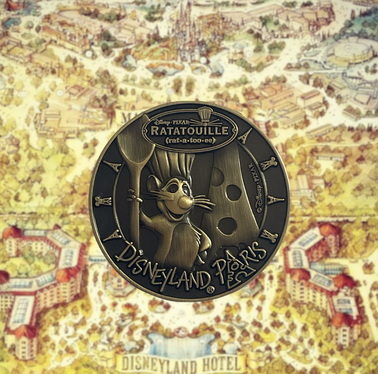 Disney - Ratatouille : Pin\'s médaille OE