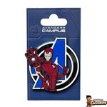 Marvel - Avengers Campus : Pin’s Iron Man devant le logo Avengers OE