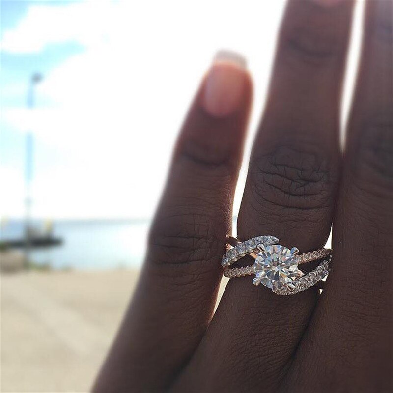 Une bague au design épuré, pensée pour tous les styles et toutes les énergies.