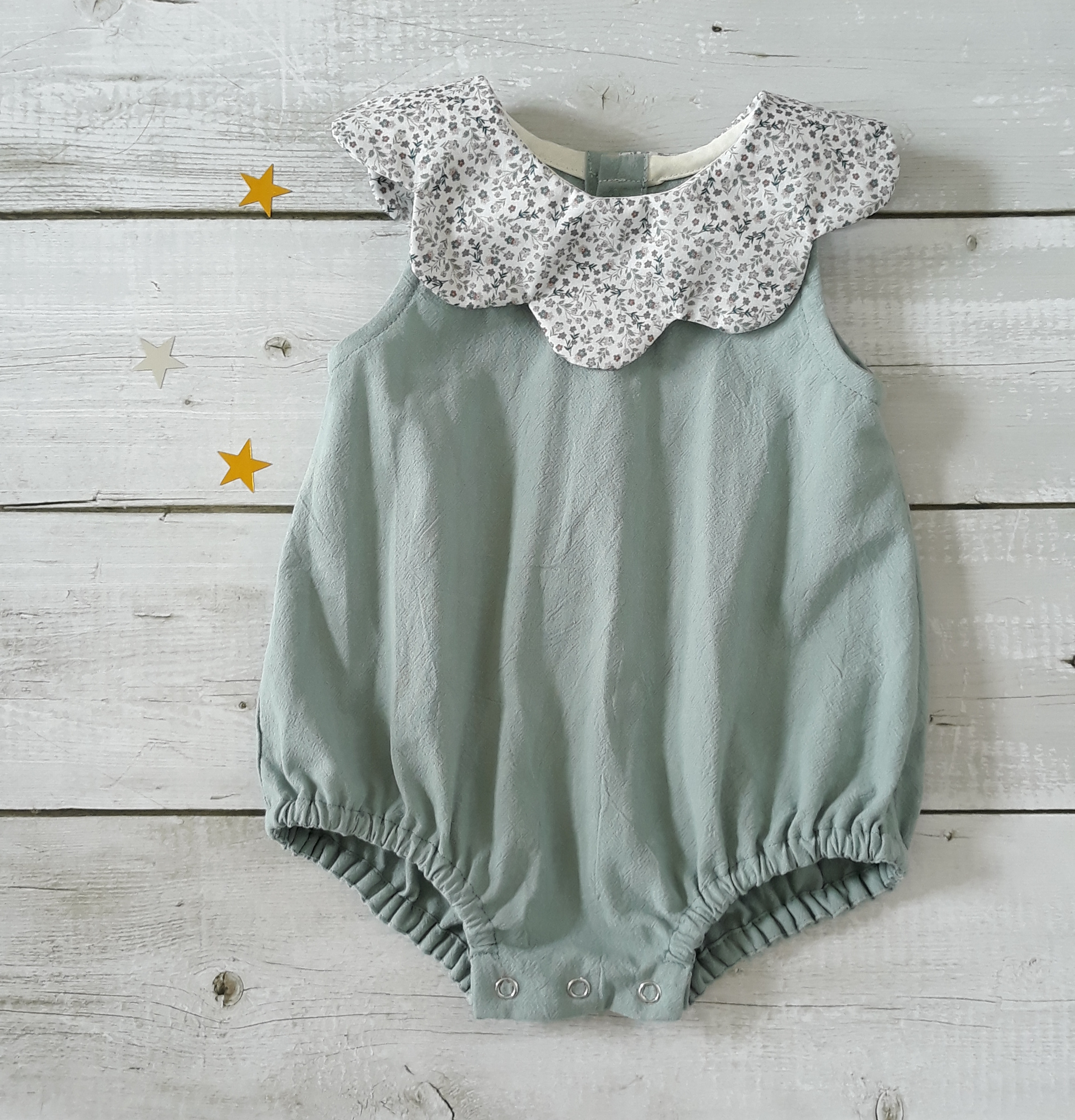 barboteuse fille col petales