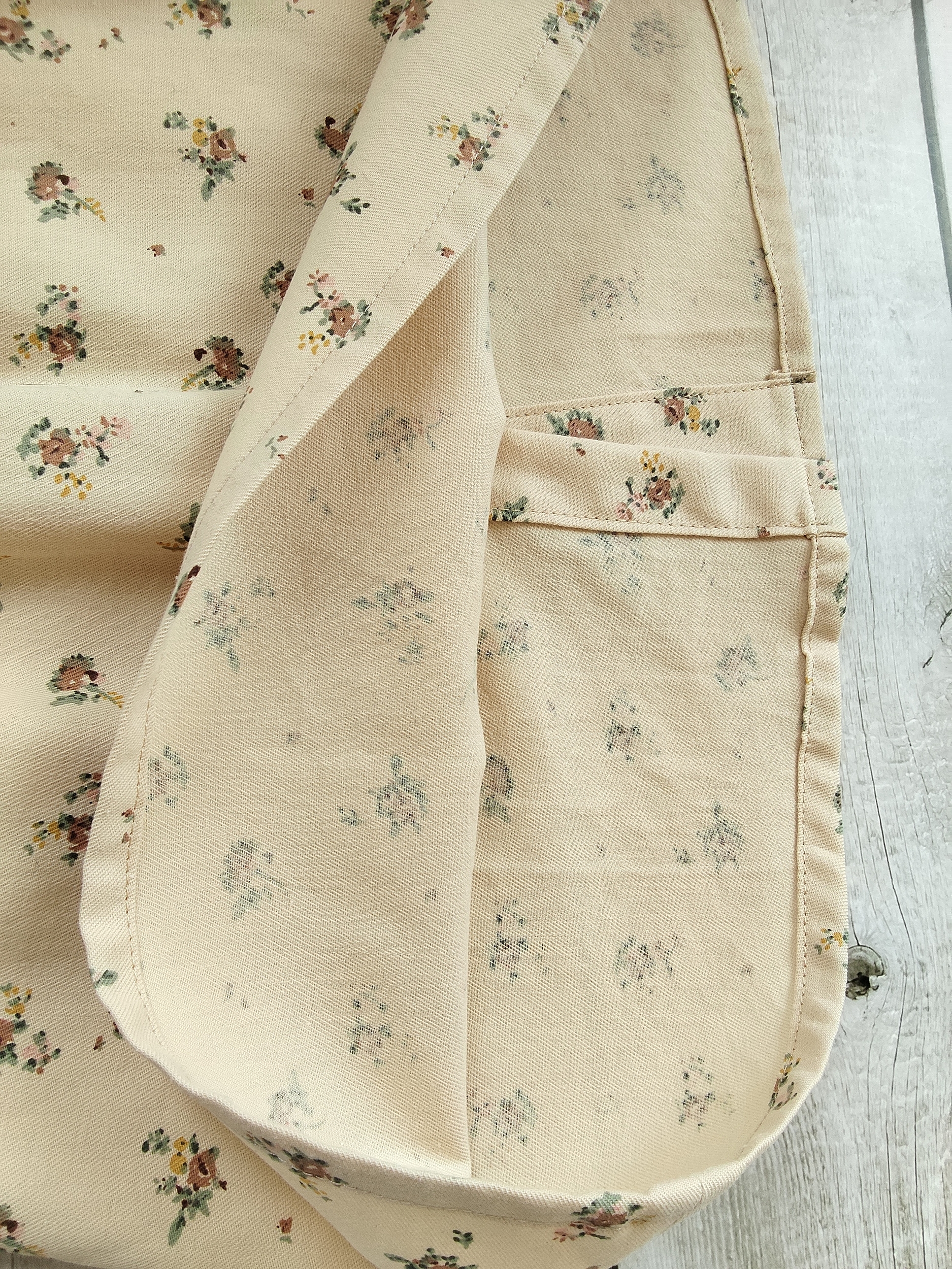 robe sans manche beige fleurs (1)