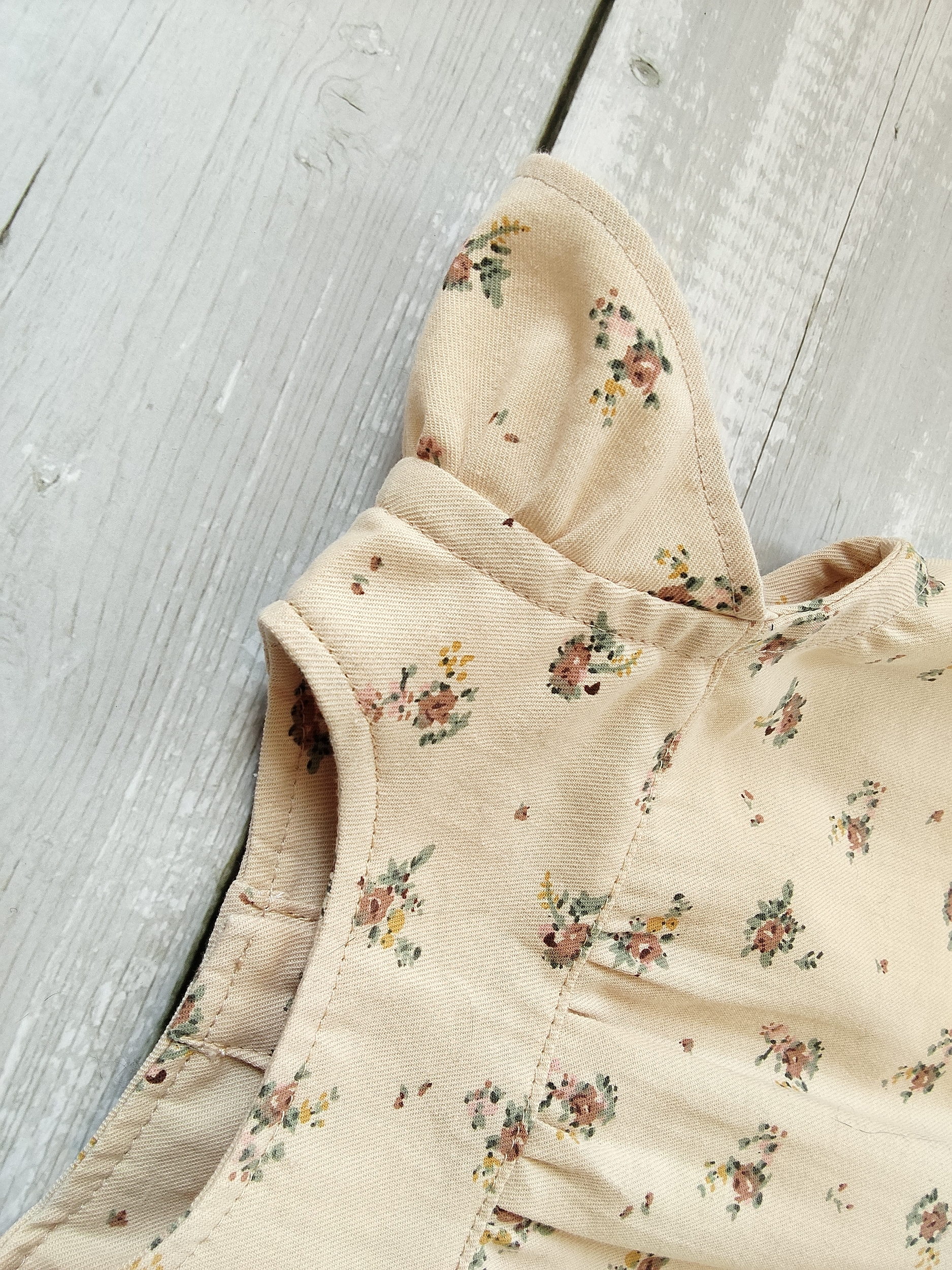 robe sans manche beige fleurs (2)
