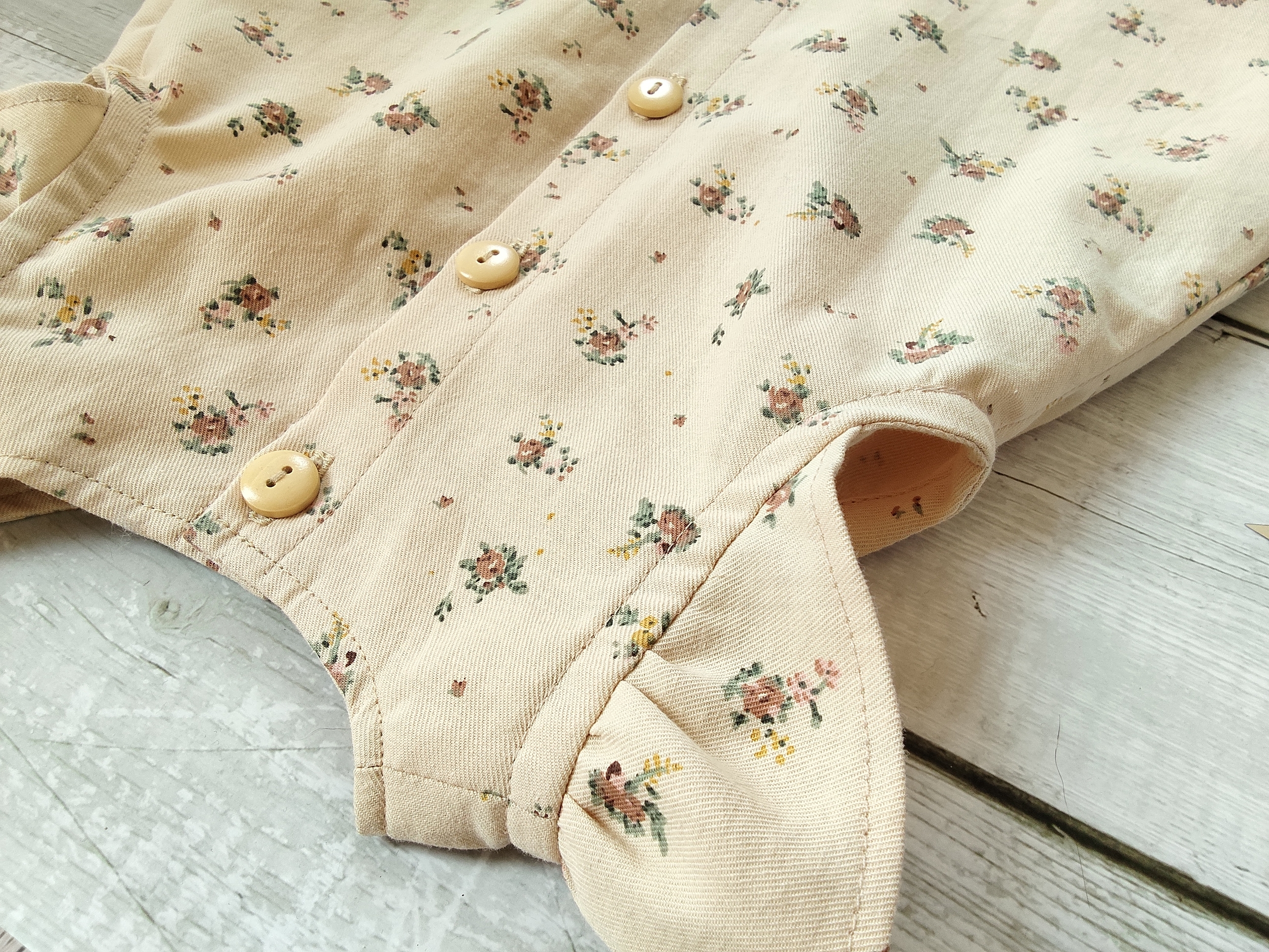robe sans manche beige fleurs (3)