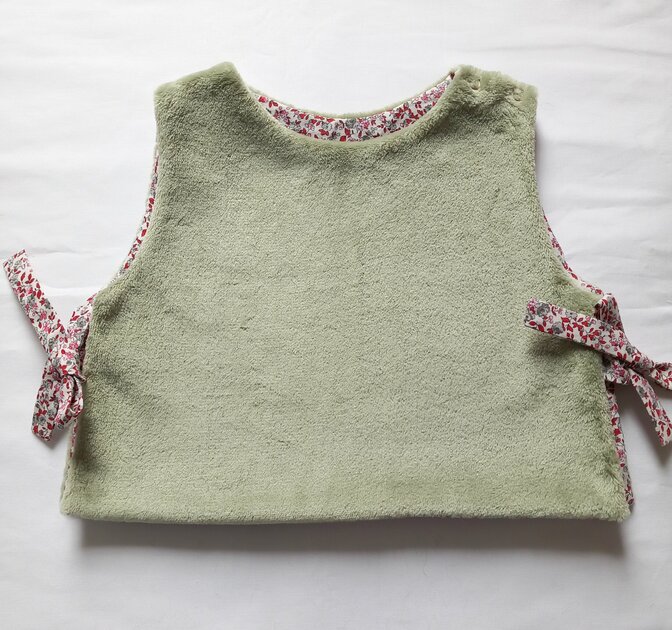 plastron-bebe-vert-fait-main-doublure-coton-fleuri (3)