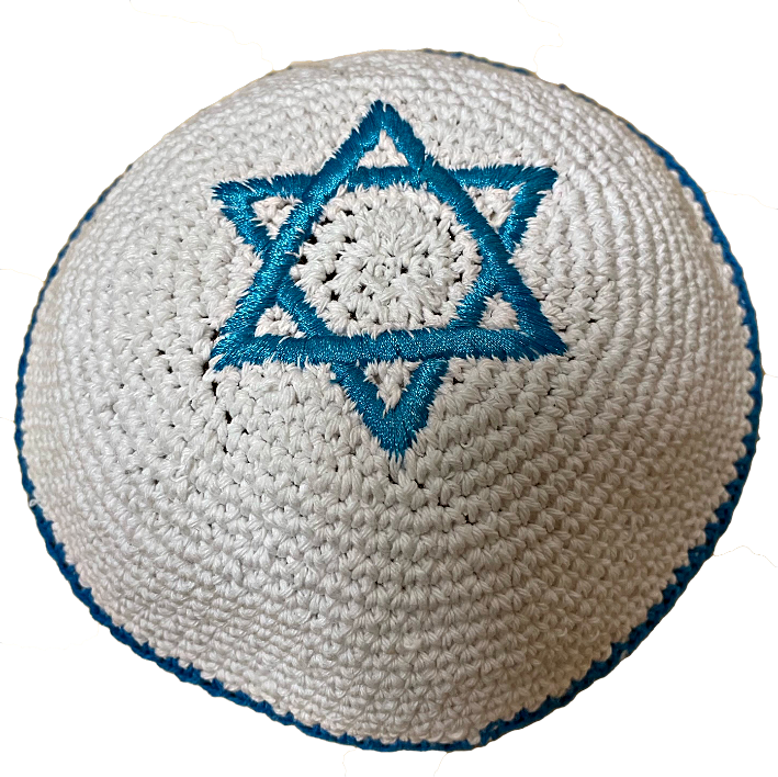 kippa tricotée bleue sur blanc