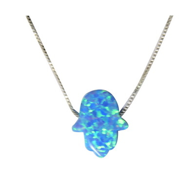 Main bleue opale avec chaine en argent