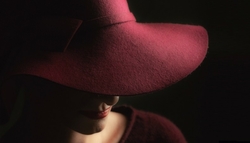 47fcc7243a61e3e6b5fd9948ced218b6c96bbff7_chapeau-femme-en-laine-bordeaux-bords-larges