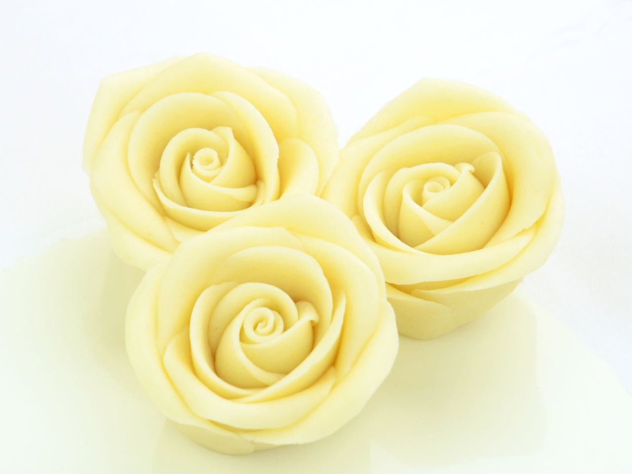 Fleur en amande - Rose 4,5 cm - Blanc