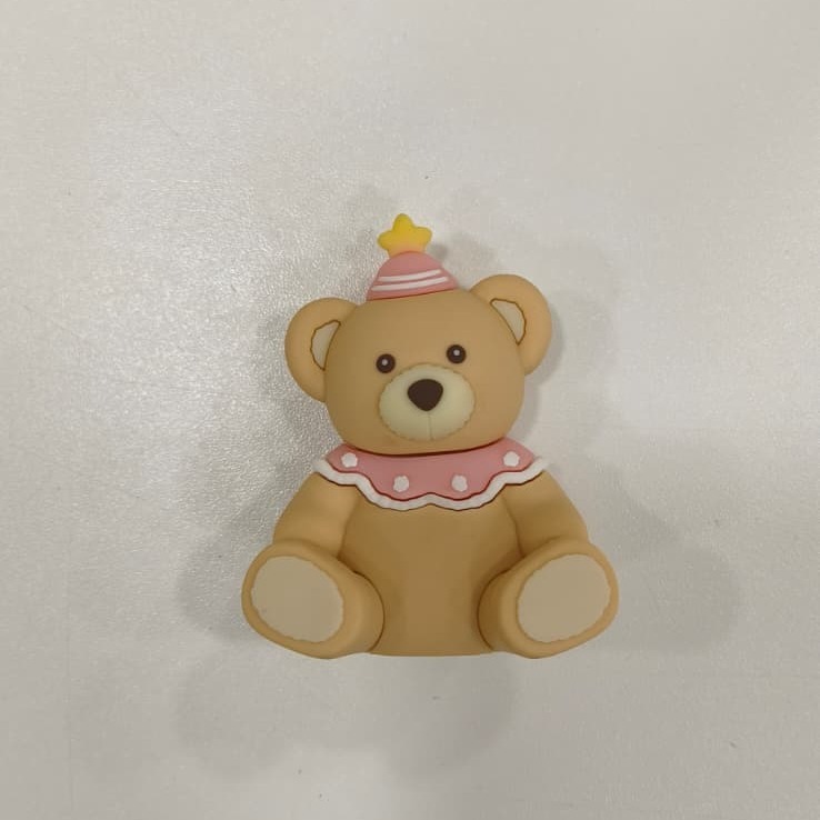 Figurine - Ourson assis avec chapeau - Rose