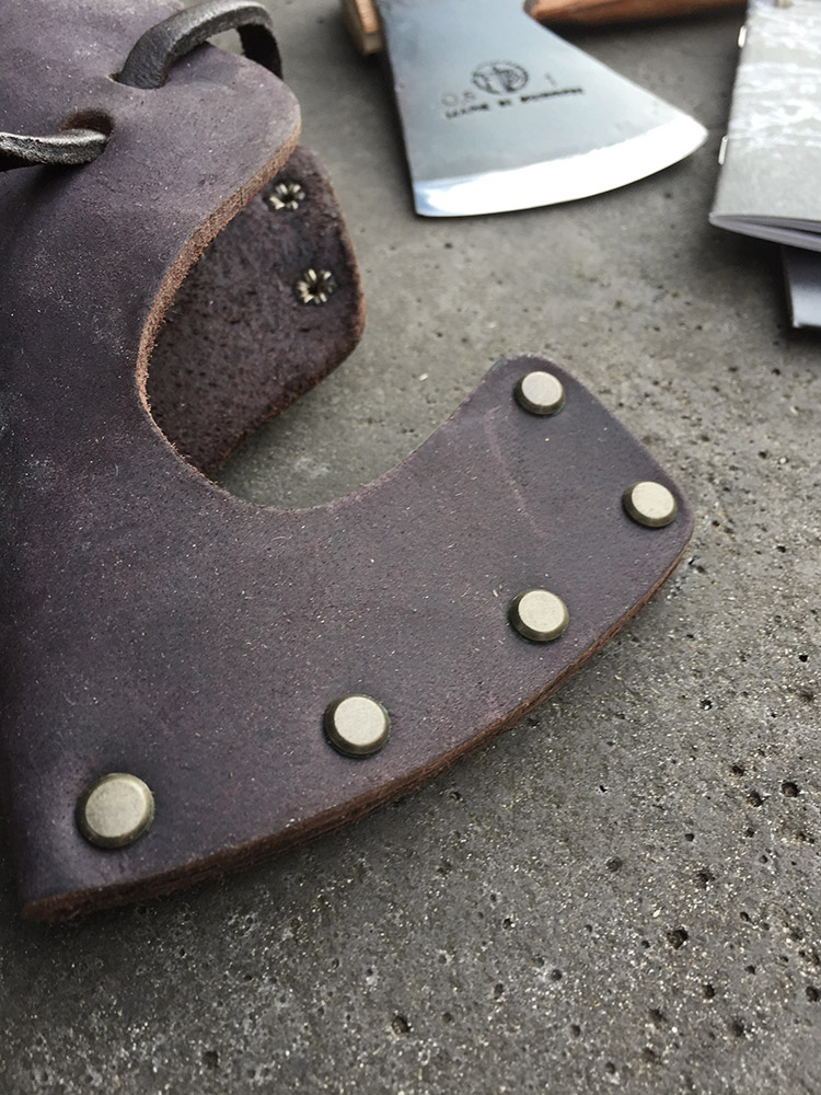 etui-cuir-suedois