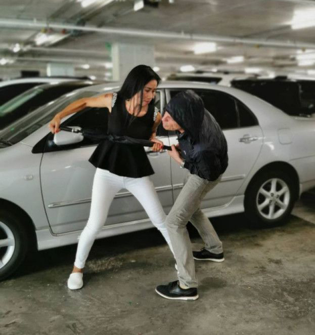 self-defense-avec-parapluie