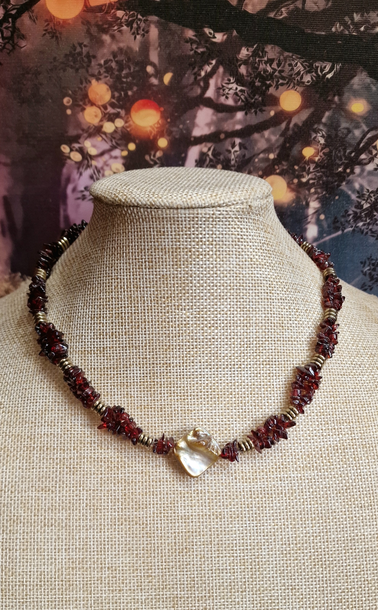 Collier grenat, nacre et pyrite