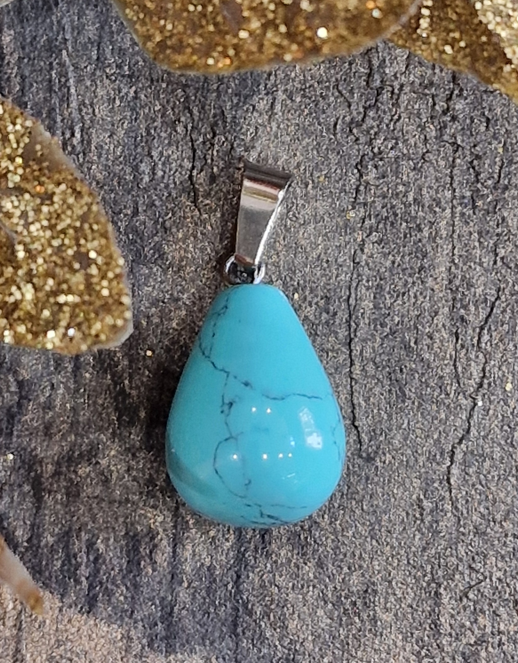 Pendentif howlite bleue