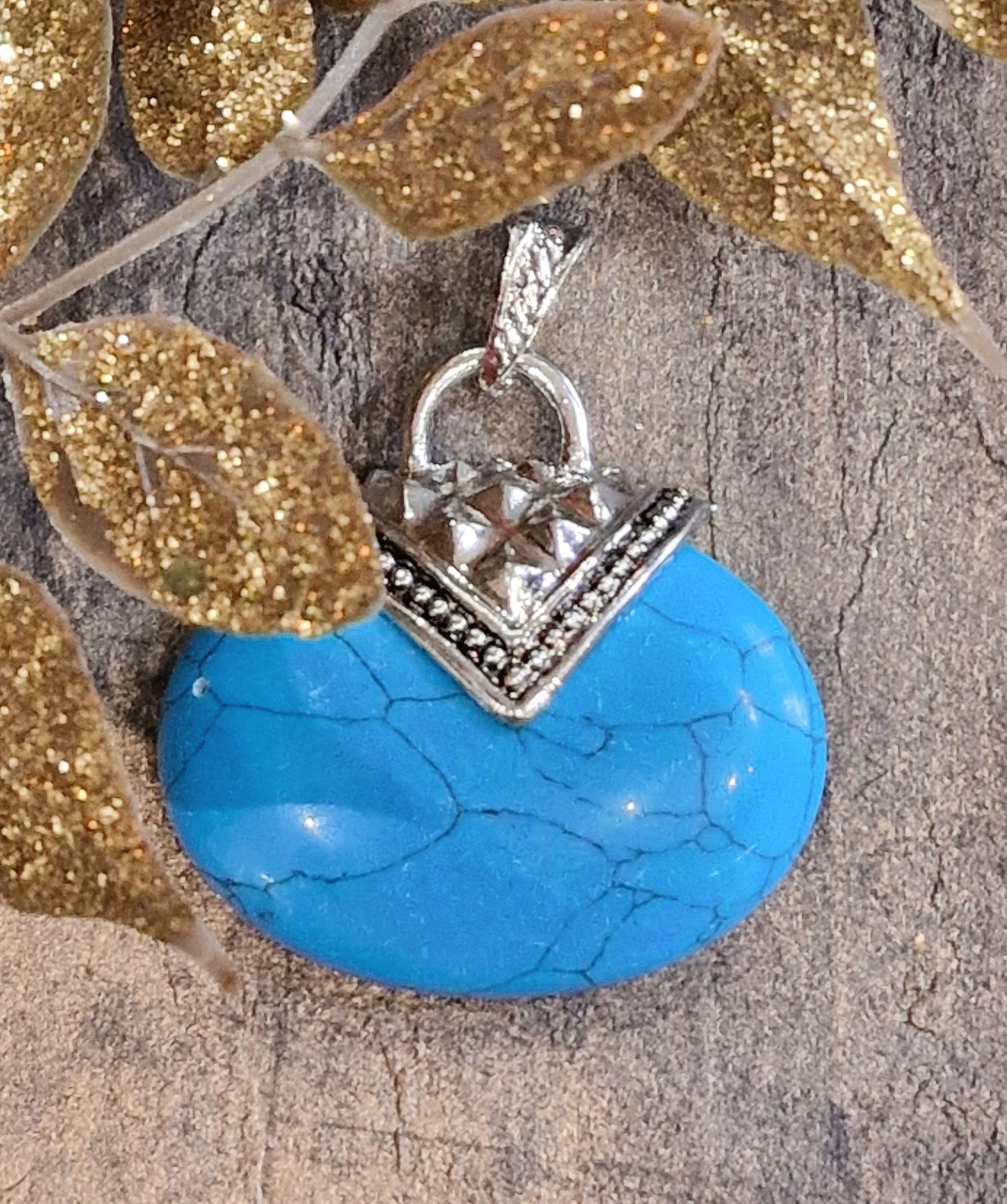 Pendentif howlite bleue