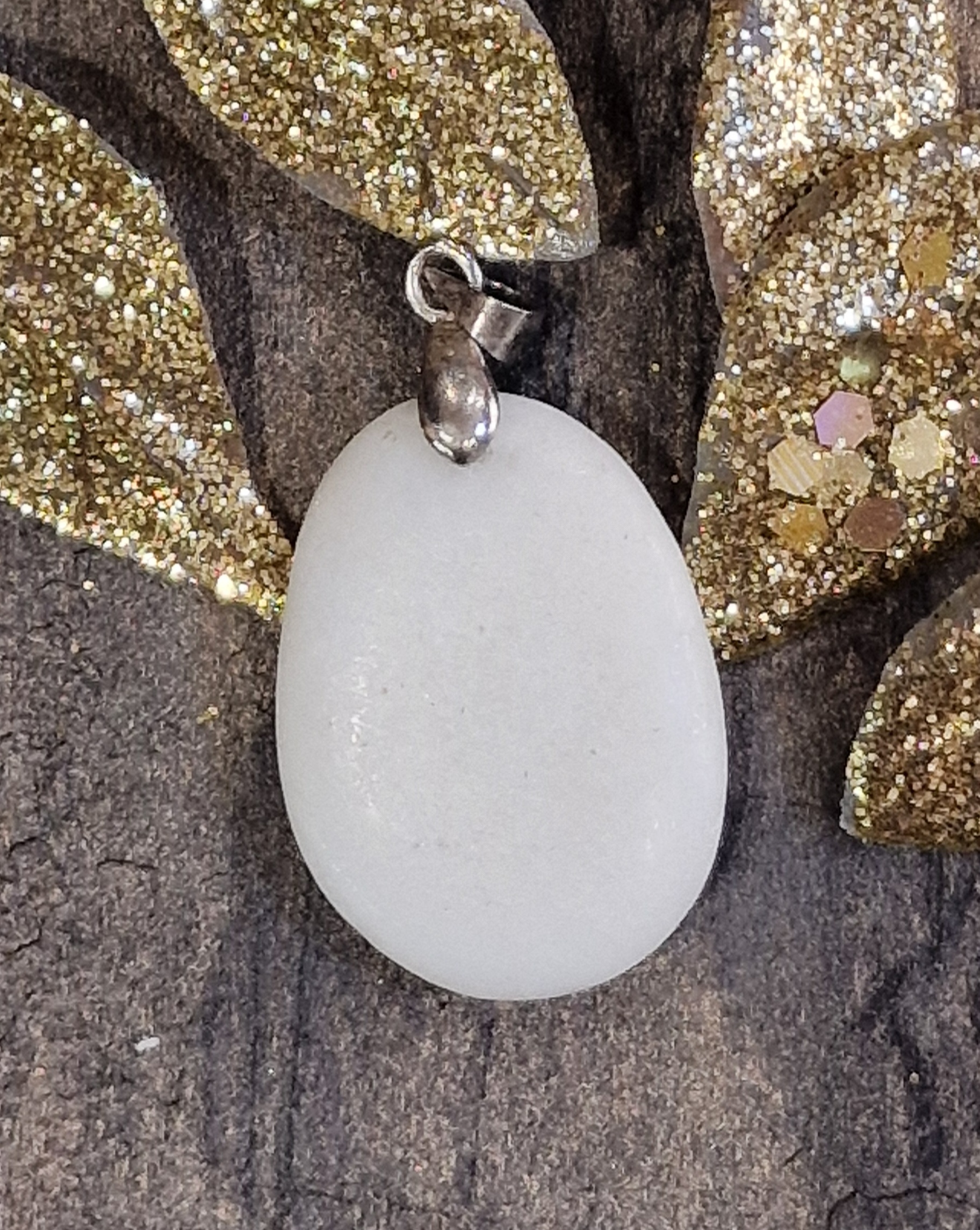 Pendentif jade blanc