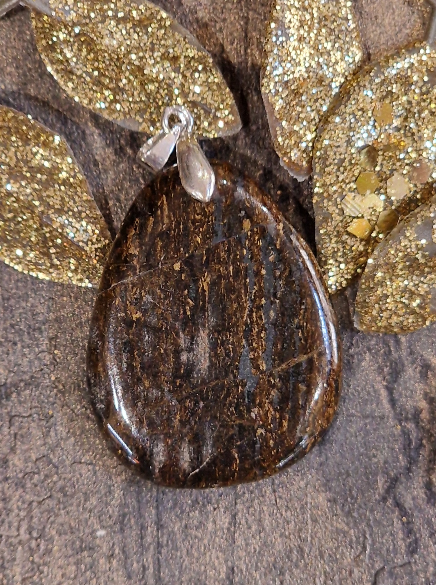 Pendentif bois fossilisé