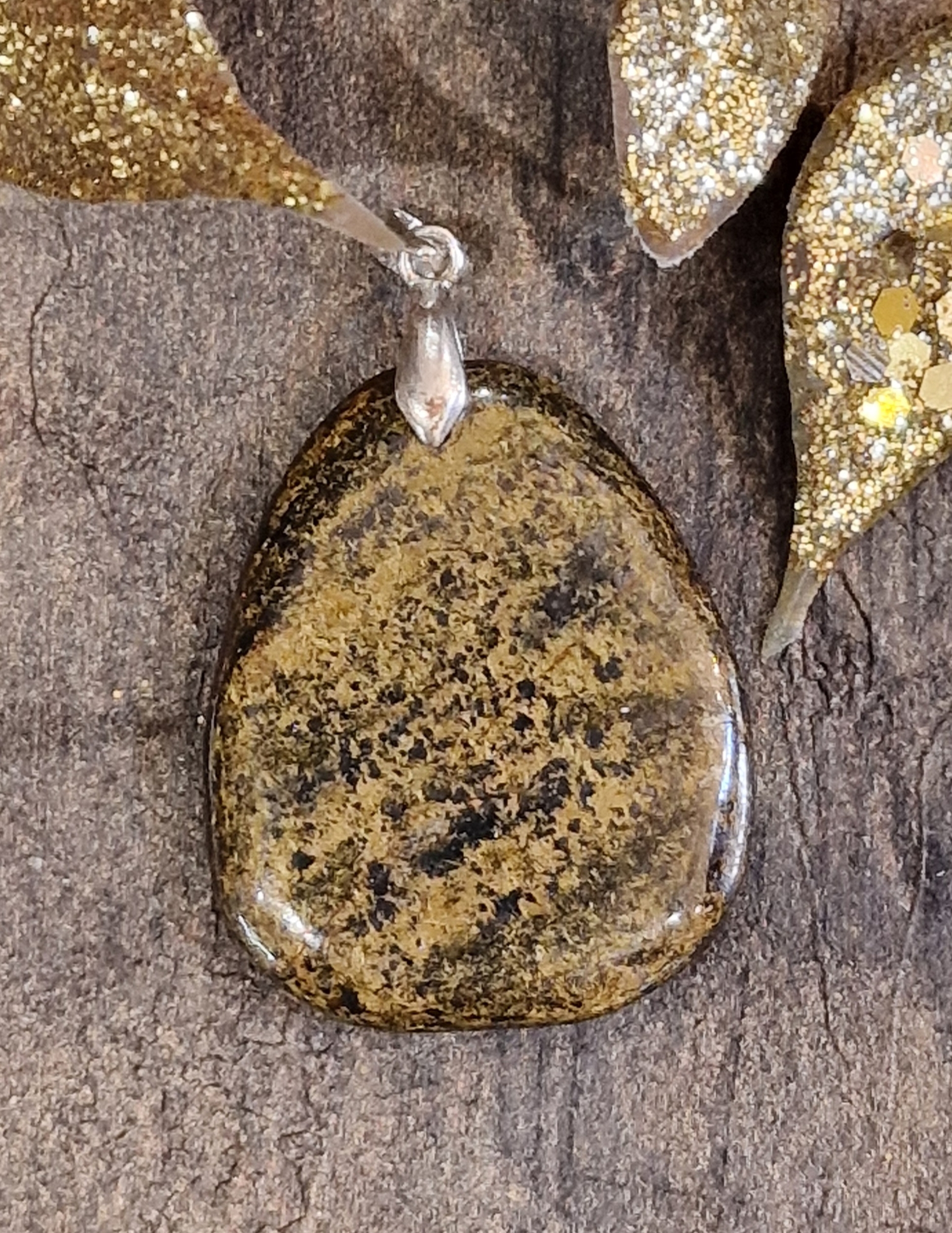 Pendentif bronzite