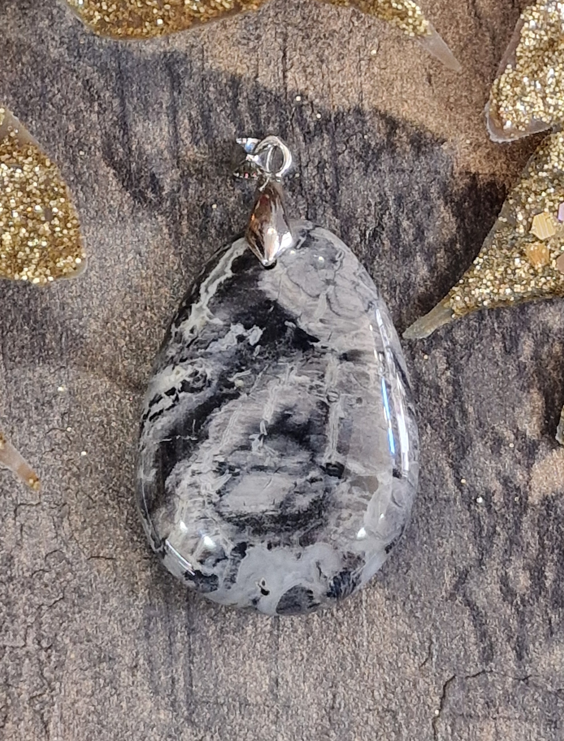 Pendentif jaspe gris (feuille d\'argent)
