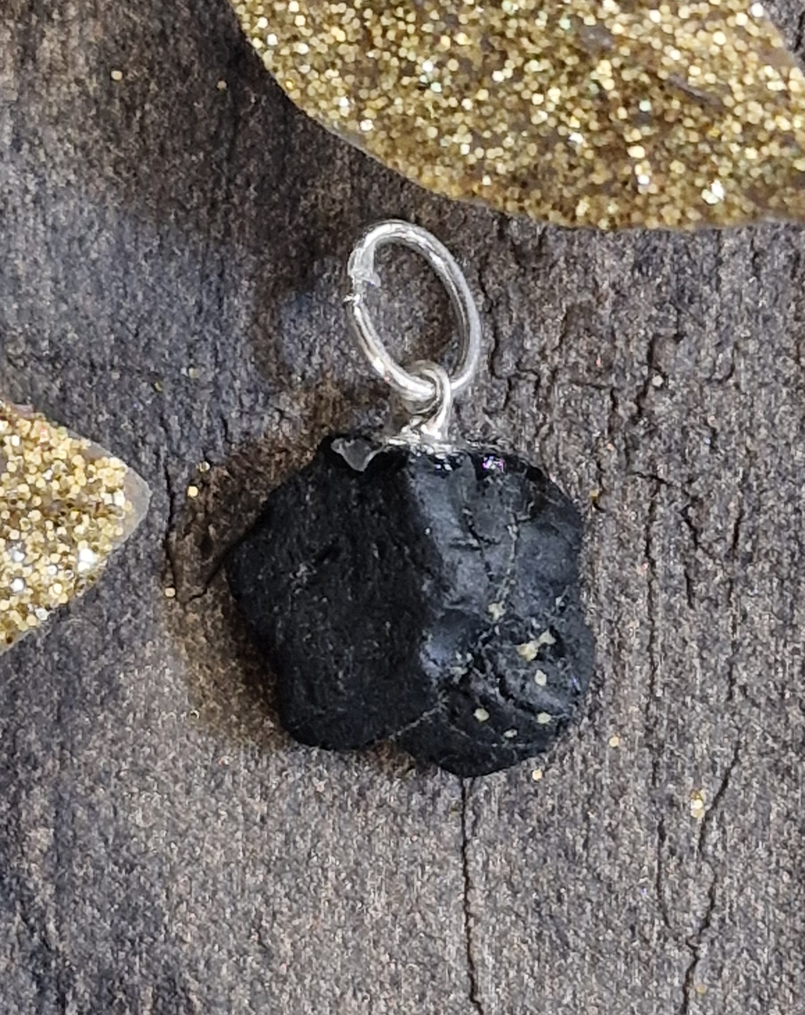 pendentifpierrebrutespinellenoire101