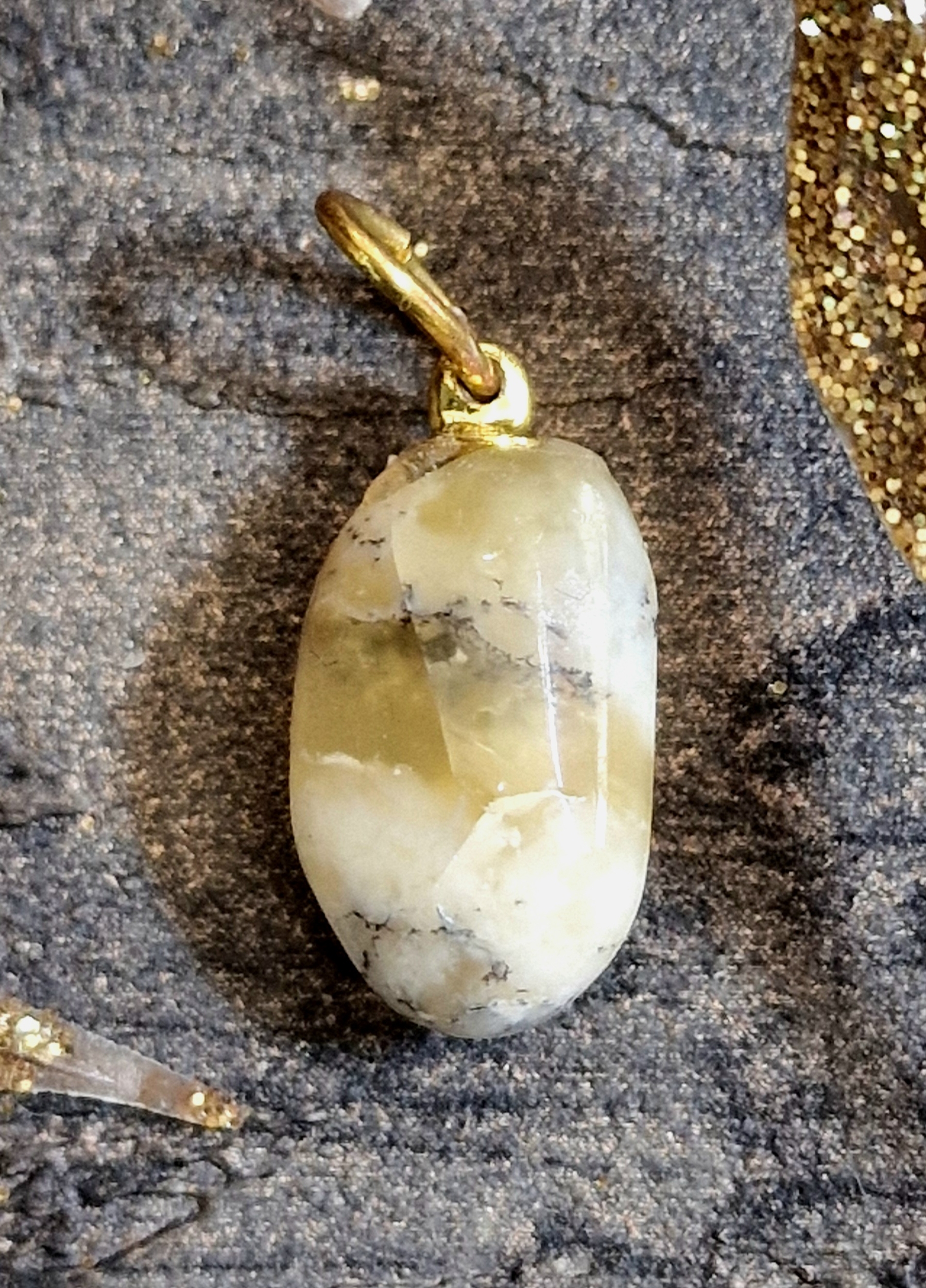 Pendentif opale jaune