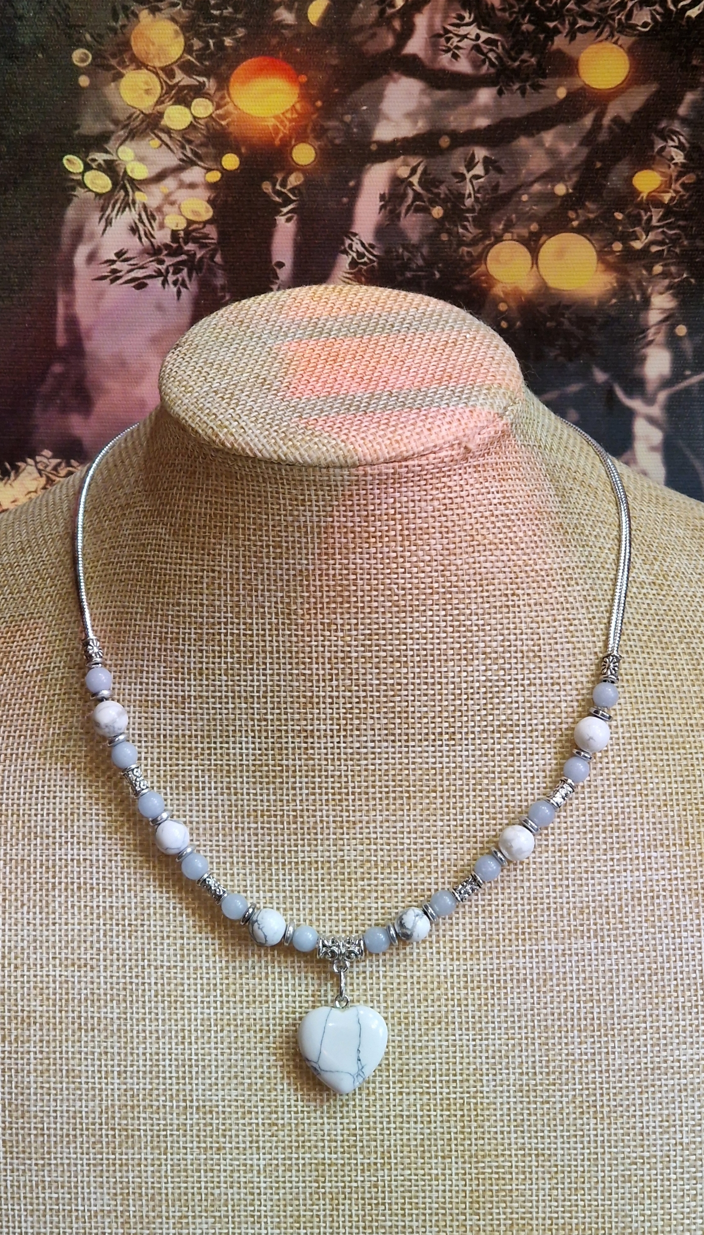 COLLIERPENDENTIFCOEURHOWLITE ET ANGELITE