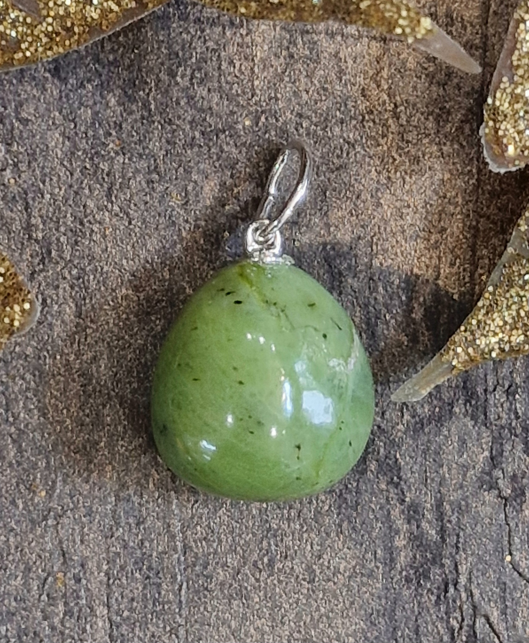 Pendentif jade canadien